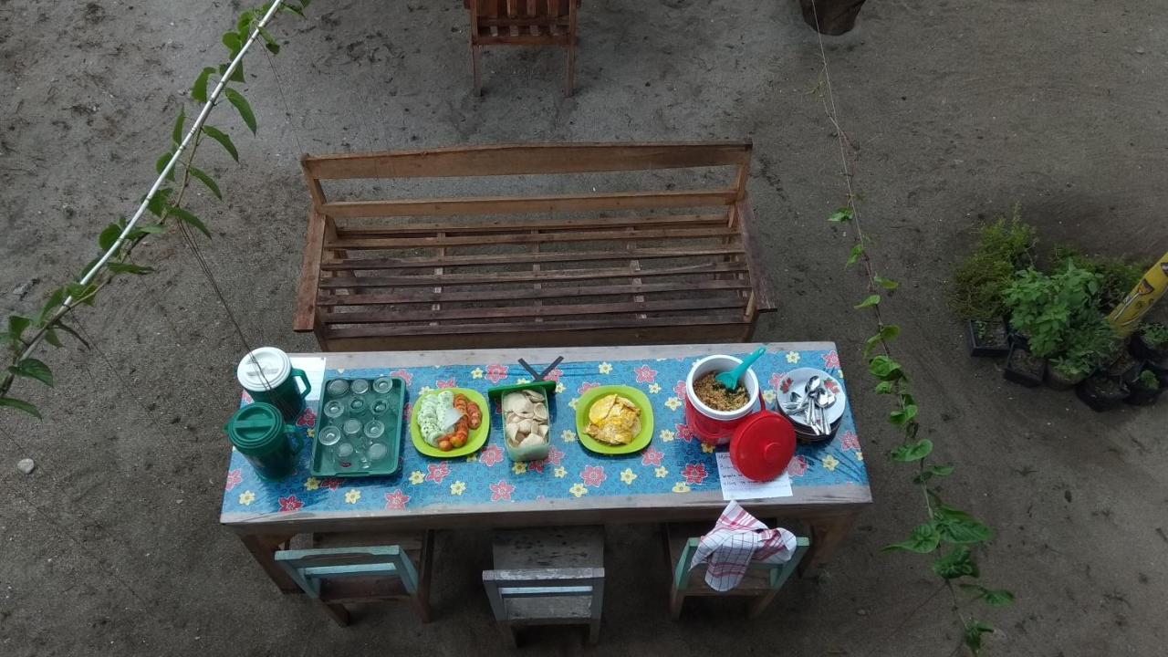 Harry'S Ocean House Watukarung Homestay Kalak Ngoại thất bức ảnh