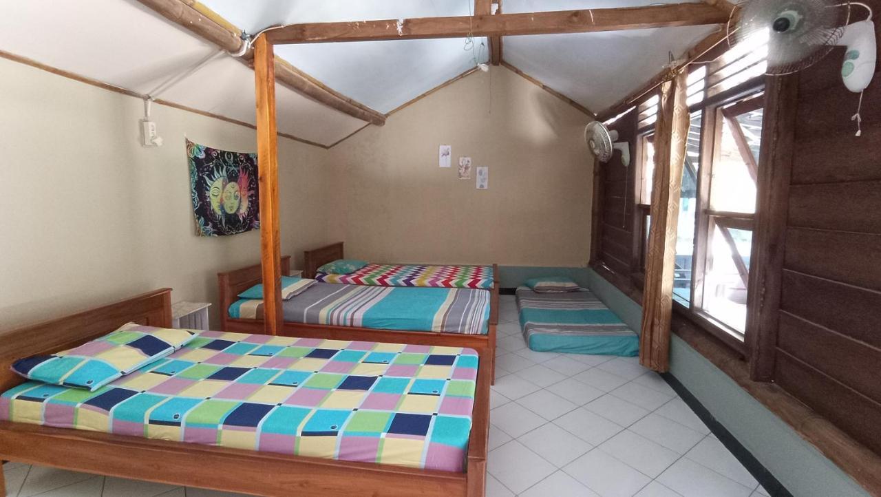 Harry'S Ocean House Watukarung Homestay Kalak Ngoại thất bức ảnh