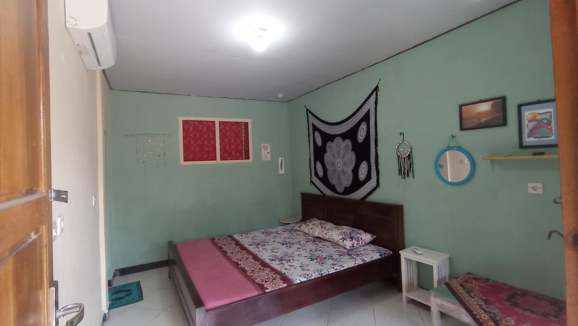 Harry'S Ocean House Watukarung Homestay Kalak Phòng bức ảnh